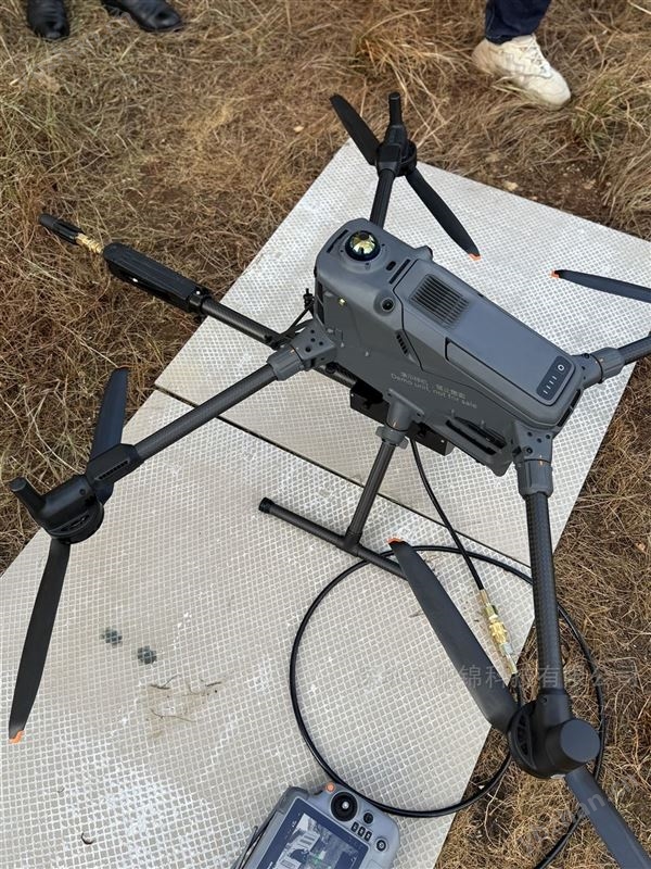 大疆M400适配无人机高压清洗系统高空幕墙